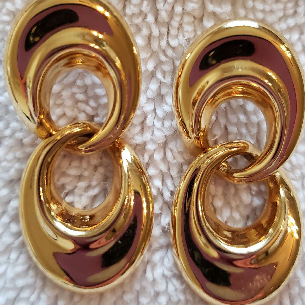 Earrings (Post)